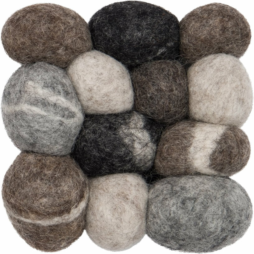 Tapis à boules de feutre effet pierre 120x170 cm Hardy - myfelt - The Cool Republic