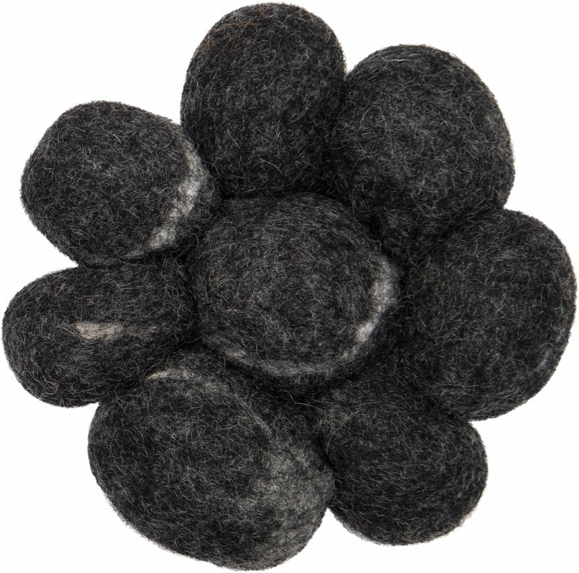 Tapis à boules de feutre effet pierre foncé 250 cm Kurt - myfelt - The Cool Republic
