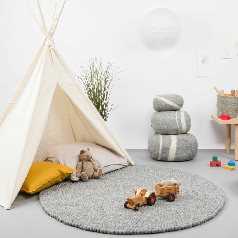 Tapis à boules de feutre gris marbré 160 cm Carl - myfelt - The Cool Republic