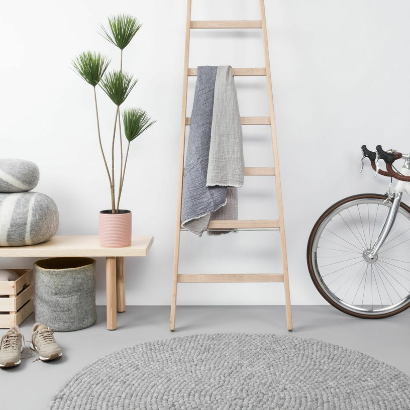 Tapis à boules de feutre gris marbré 160 cm Carl - myfelt - The Cool Republic