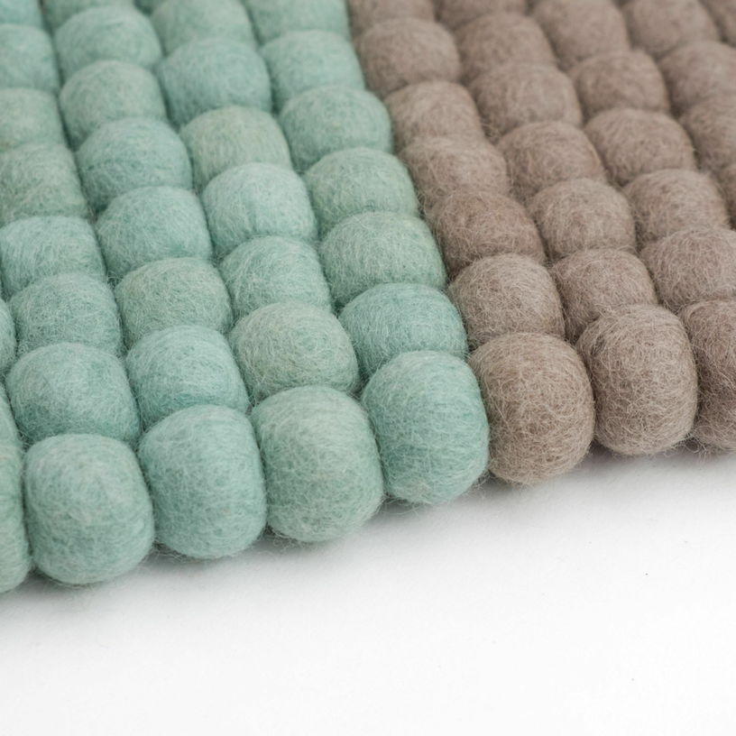 Tapis à boules de feutre menthe 70x100 cm Cube - myfelt - The Cool Republic