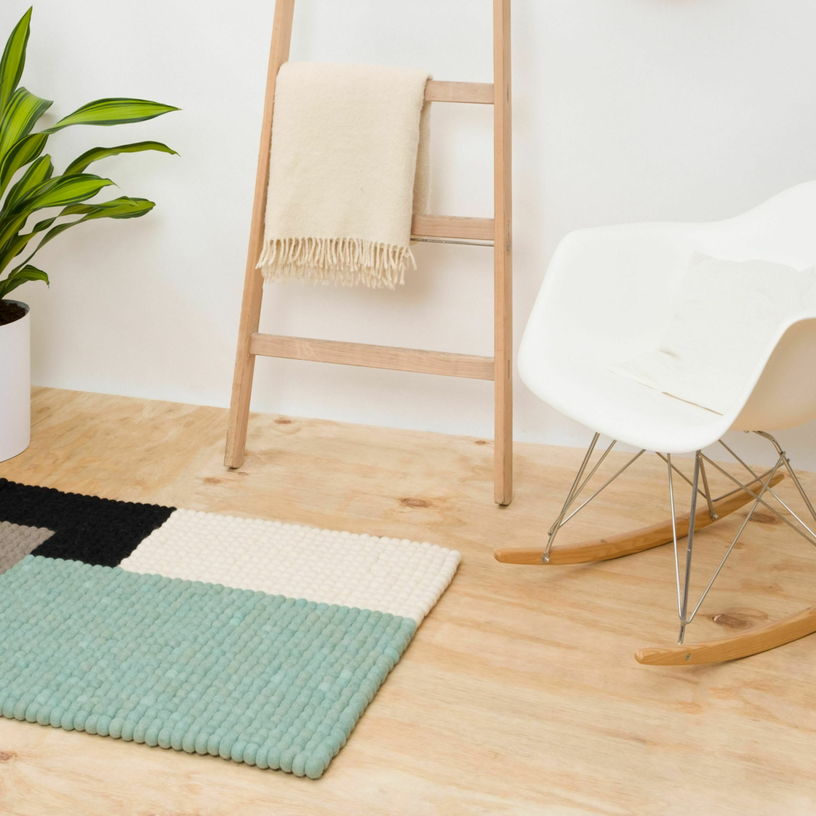 Tapis à boules de feutre menthe 70x100 cm Cube - myfelt - The Cool Republic