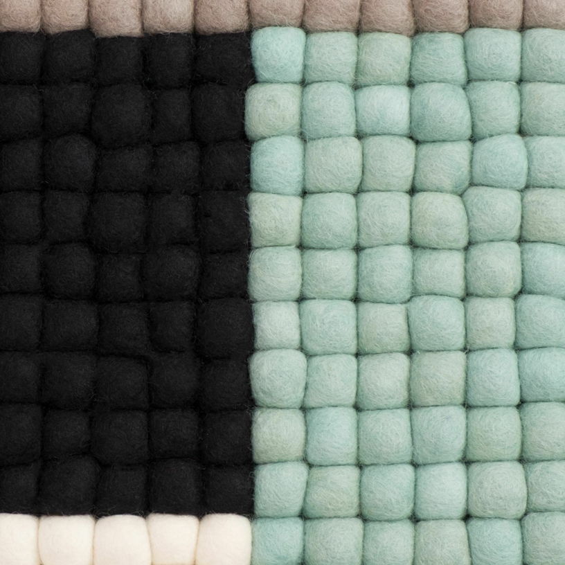 Tapis à boules de feutre menthe 70x100 cm Cube - myfelt - The Cool Republic