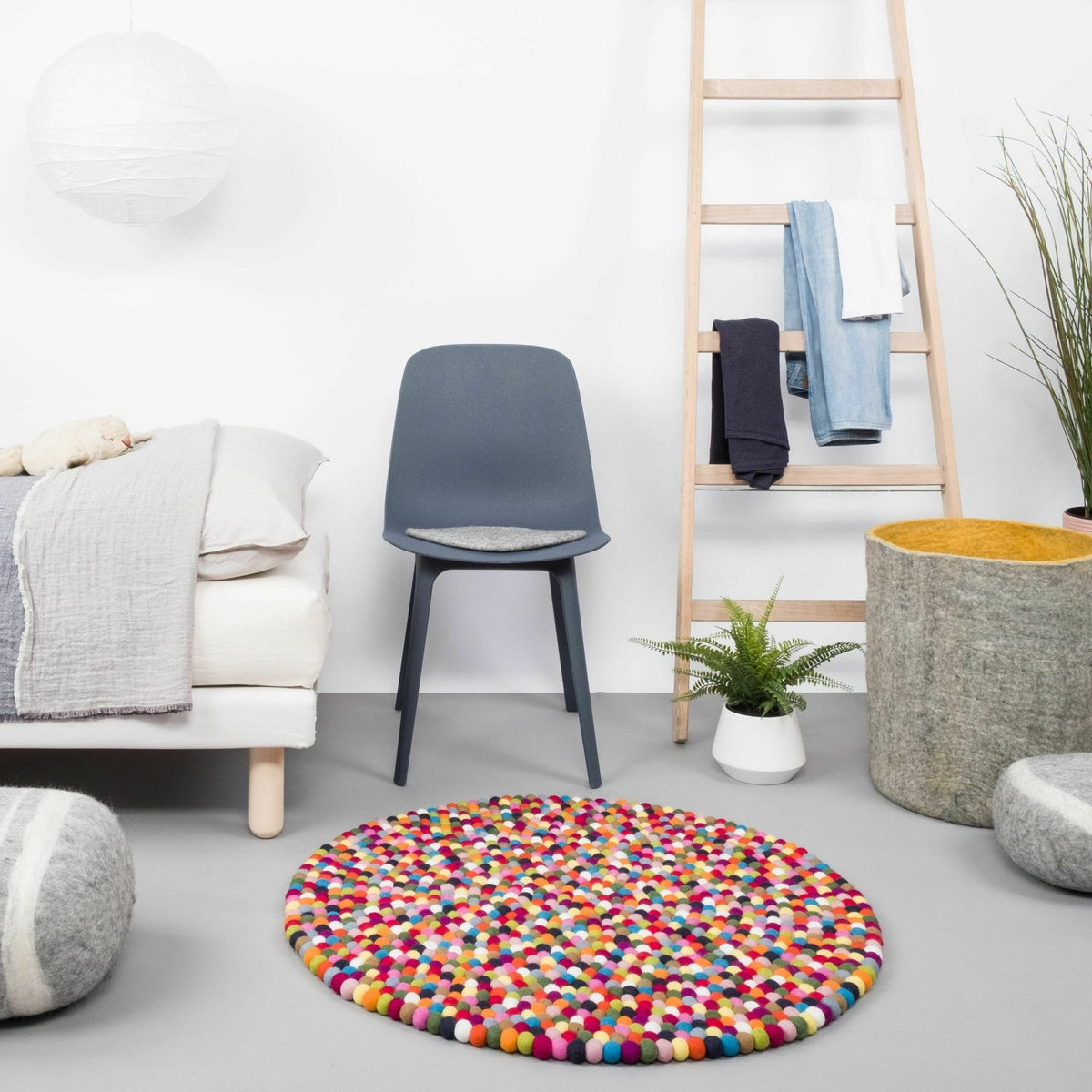 Tapis à boules de feutre multicolore 200 cm Lotte - myfelt - The Cool Republic