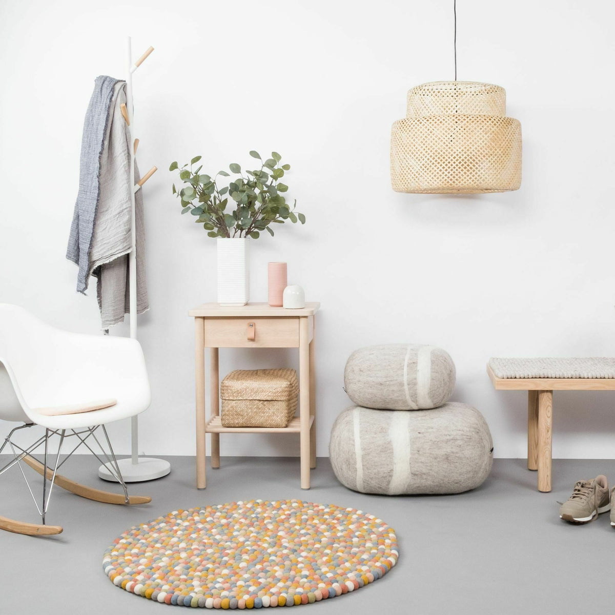 Tapis à boules de feutre multicolore clair 90 cm Liese - myfelt - The Cool Republic