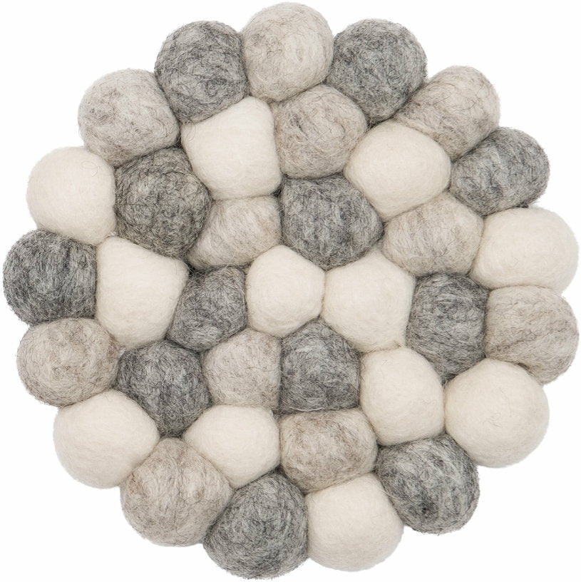 Tapis à boules de feutre multicolore naturel clair 120 cm Hella - myfelt - The Cool Republic