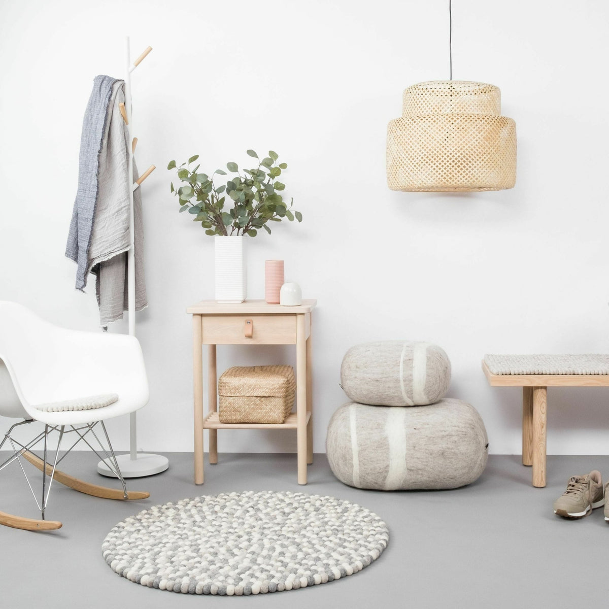 Tapis à boules de feutre multicolore naturel clair 300 cm Hella - myfelt - The Cool Republic