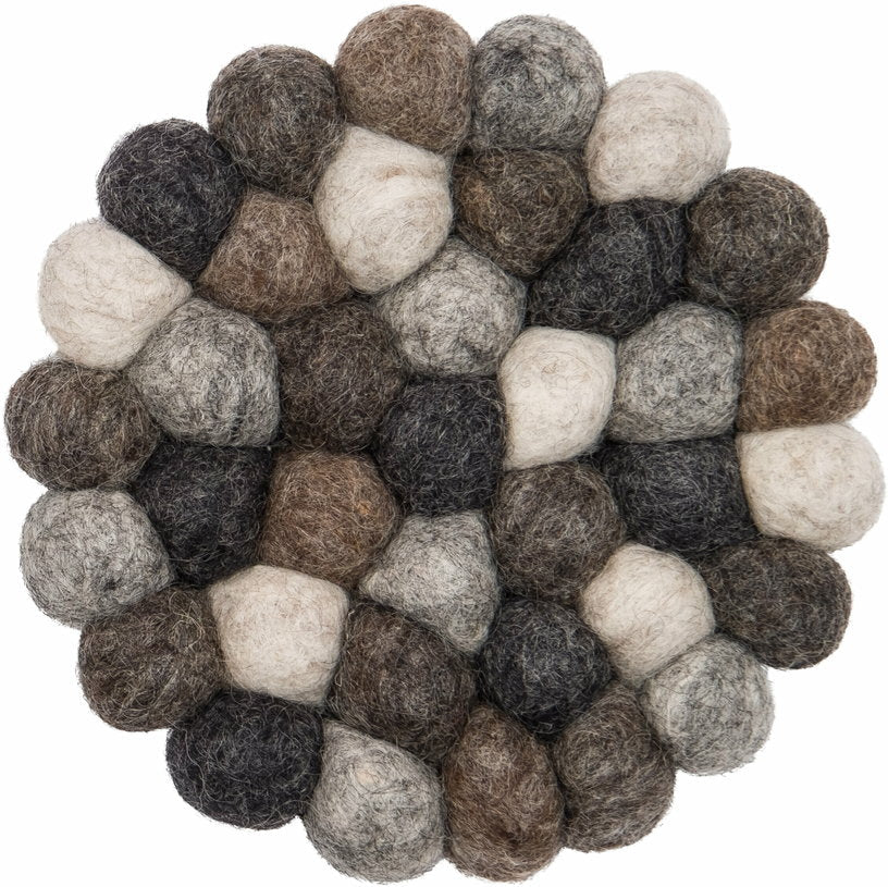 Tapis à boules de feutre multicolore naturel foncé 70 cm Néla - myfelt - The Cool Republic