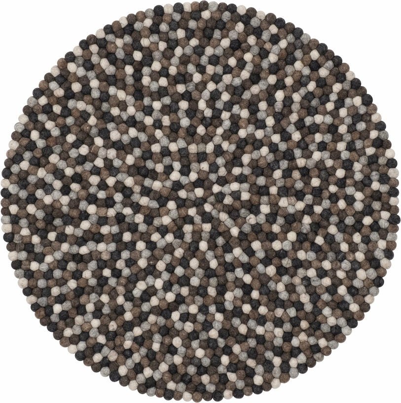 Tapis à boules de feutre multicolore naturel foncé 90 cm Néla - myfelt - The Cool Republic