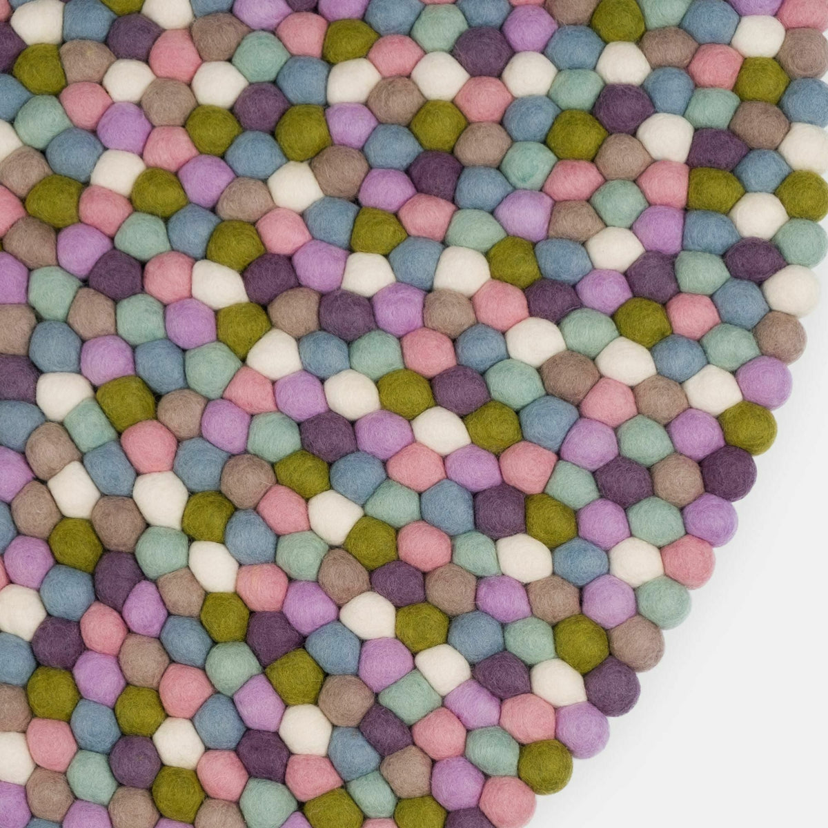Tapis à boules de feutre multicolore pastel 250 cm Greta - myfelt - The Cool Republic