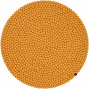 Tapis à boules de feutre ocre 200 cm Big One - myfelt - The Cool Republic