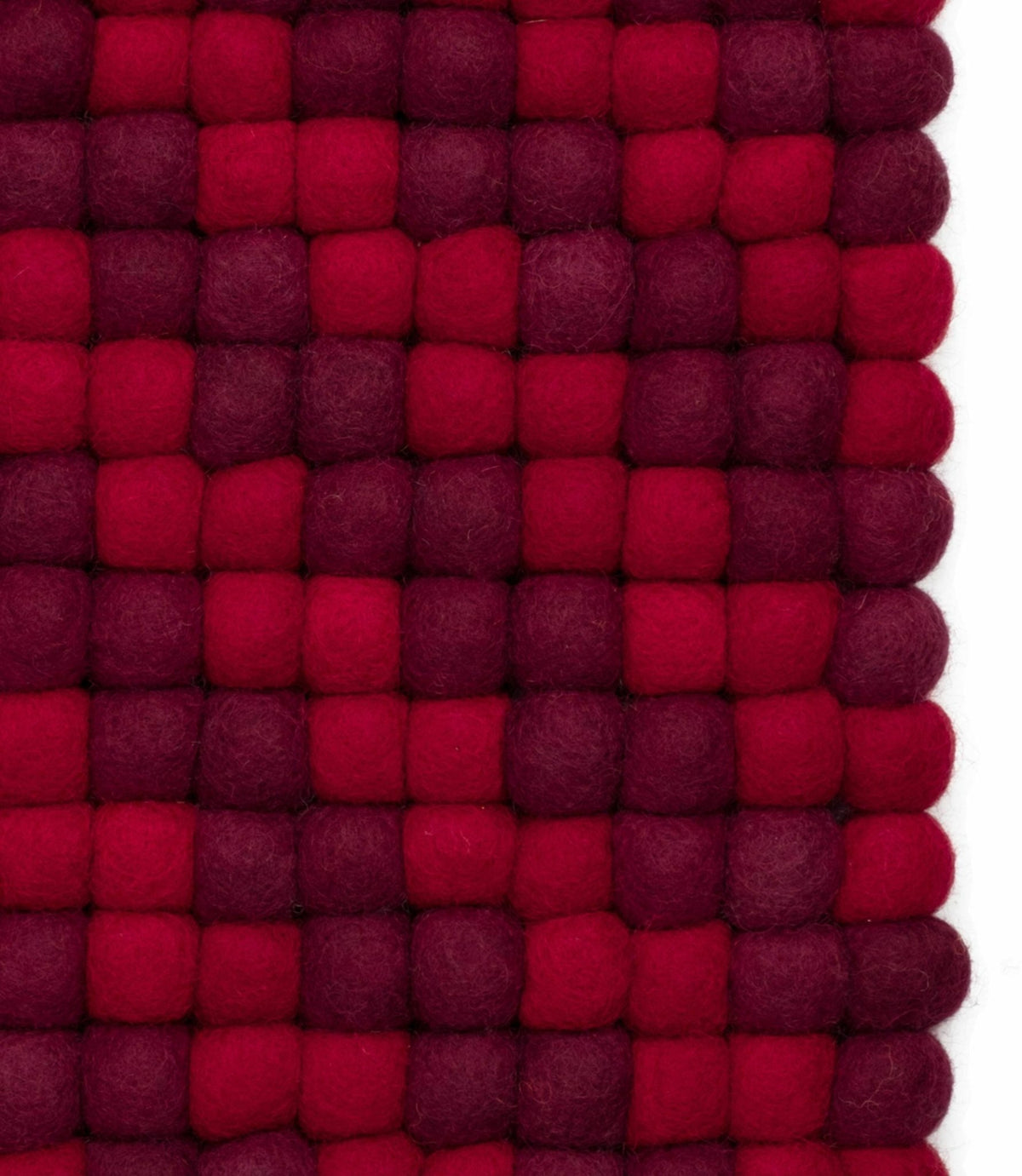 Tapis à boules de feutre rouge bordeaux 160x230 cm Weave - myfelt - The Cool Republic