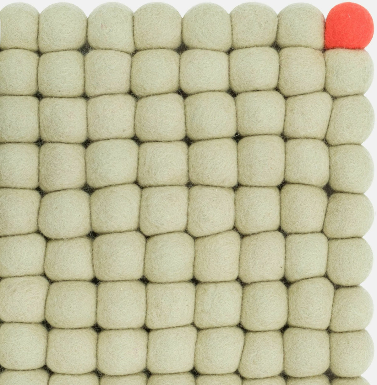 Tapis à boules de feutre vert-beige 140x200 cm Big One - myfelt - The Cool Republic