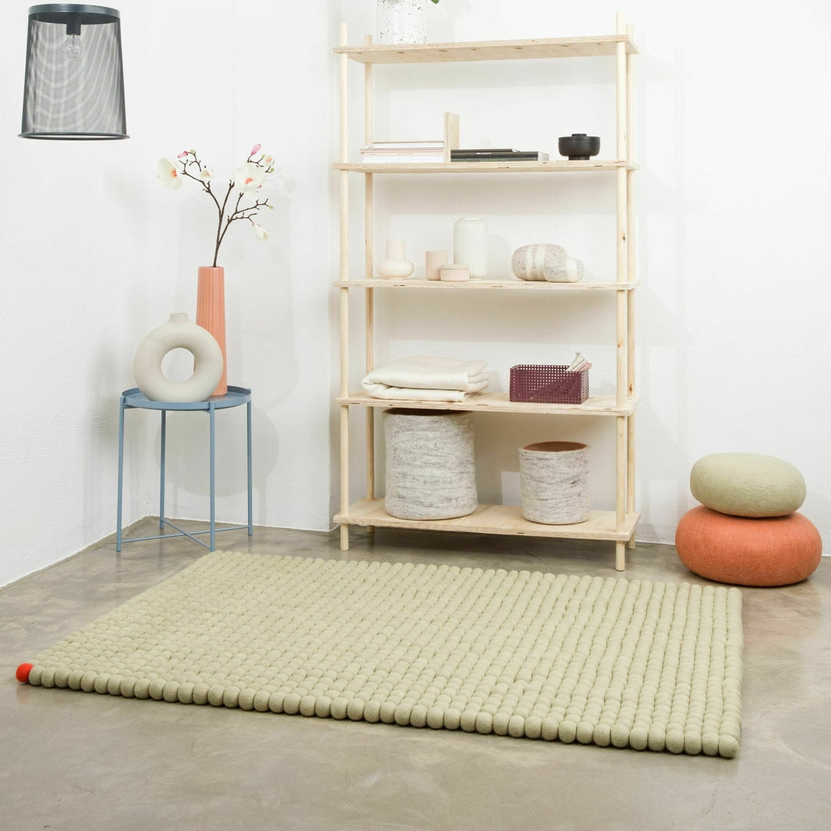 Tapis à boules de feutre vert-beige 90x130 cm Big One - myfelt - The Cool Republic