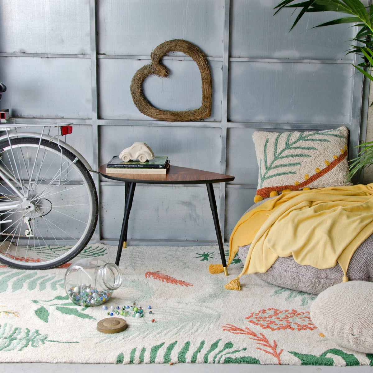 Tapis beige 140x200 cm Botanic Plants - Lorena Canals - The Cool Republic