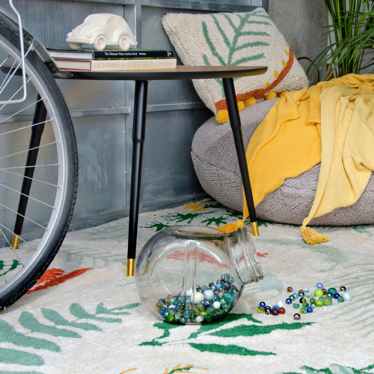 Tapis beige 140x200 cm Botanic Plants - Lorena Canals - The Cool Republic