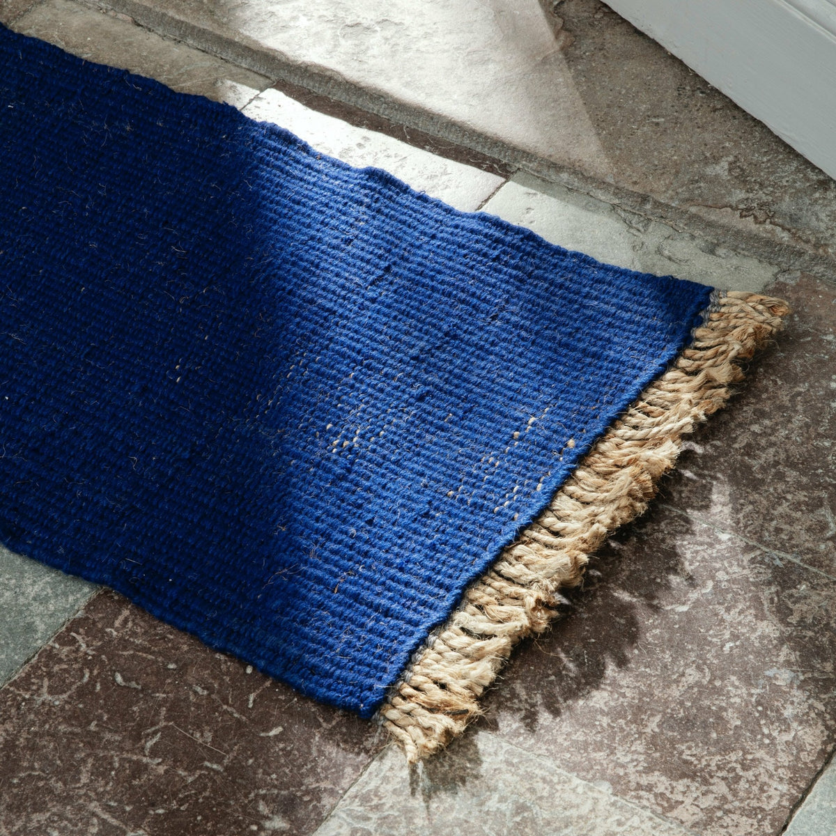 Tapis bleu en jute 80 x 50 cm Block Mat - Ferm Living - The Cool Republic