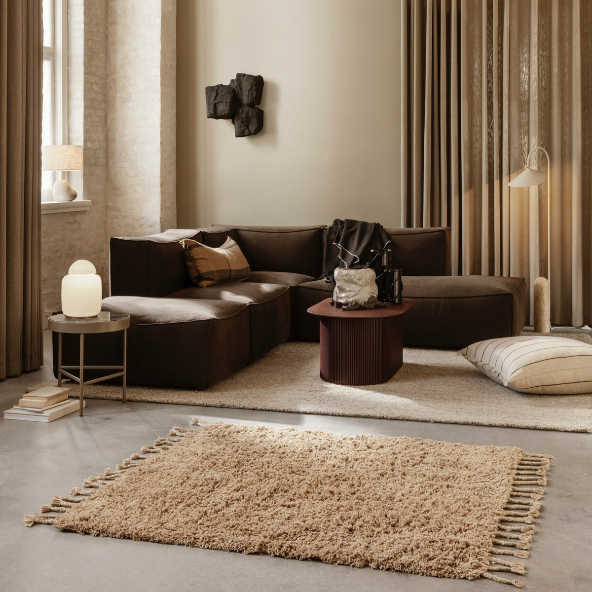 Tapis de bain à poils longs beige en coton 140x140 cm Amass - Ferm Living - The Cool Republic