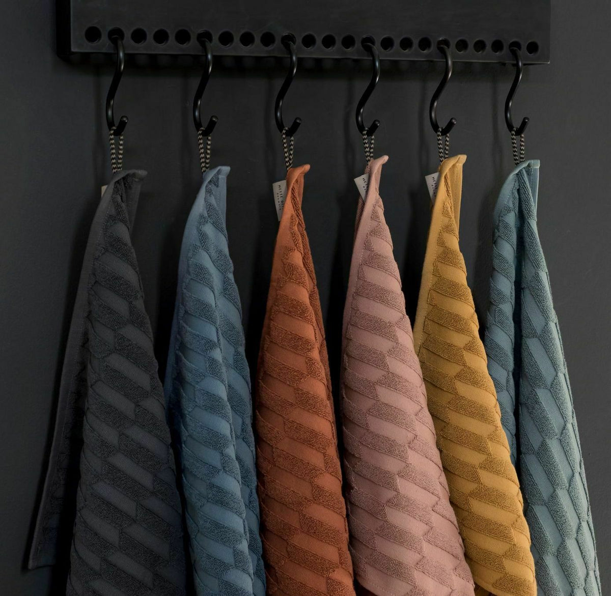 Tapis de bain vert pin 50 x 80 cm Geo - Mette Ditmer - The Cool Republic