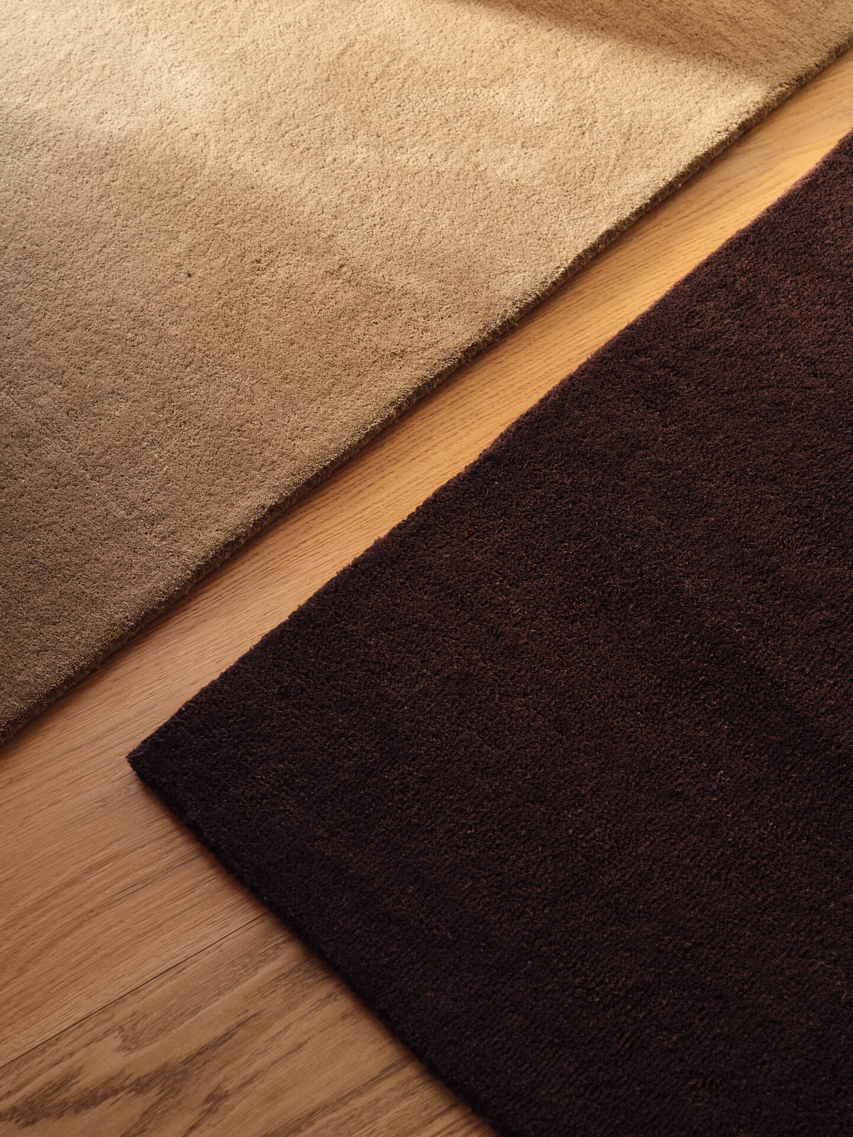 Tapis de couloir rectangulaire en laine tufté marron foncé 80 x 200 cm Stille - Ferm Living - The Cool Republic