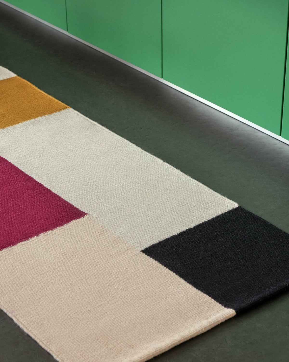 Tapis en laine et coton multicolore 80x250 cm Ethan Cook Flat Works: "Double impression" - HAY - The Cool Republic