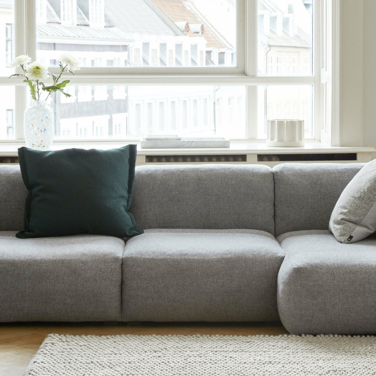 Wool carpet gris clair 200 x 300 cm Peas Random - Hay - The Cool Republic