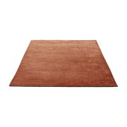 Tapis en laine rouge 170x240 cm The Moor AP5 - &tradition - The Cool Republic