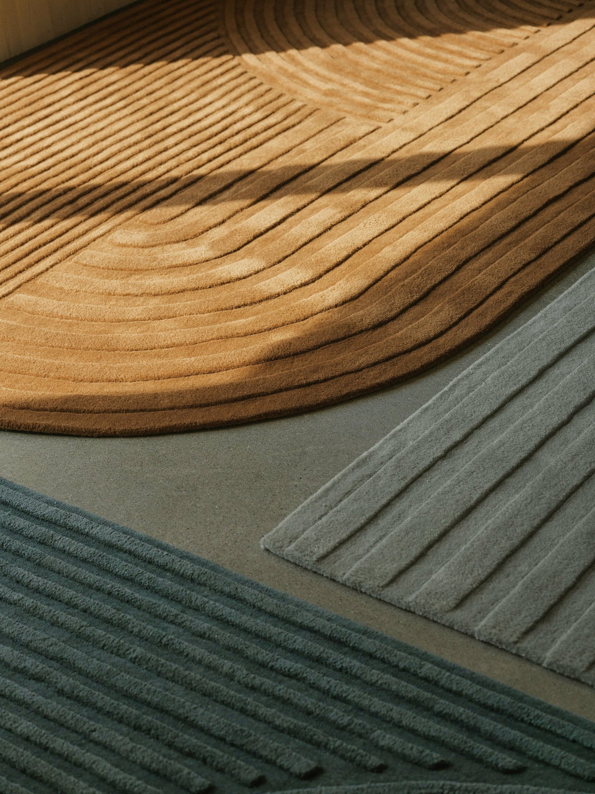 Tapis en laine vert foncé 200x300 cm Relevo - Muuto - The Cool Republic