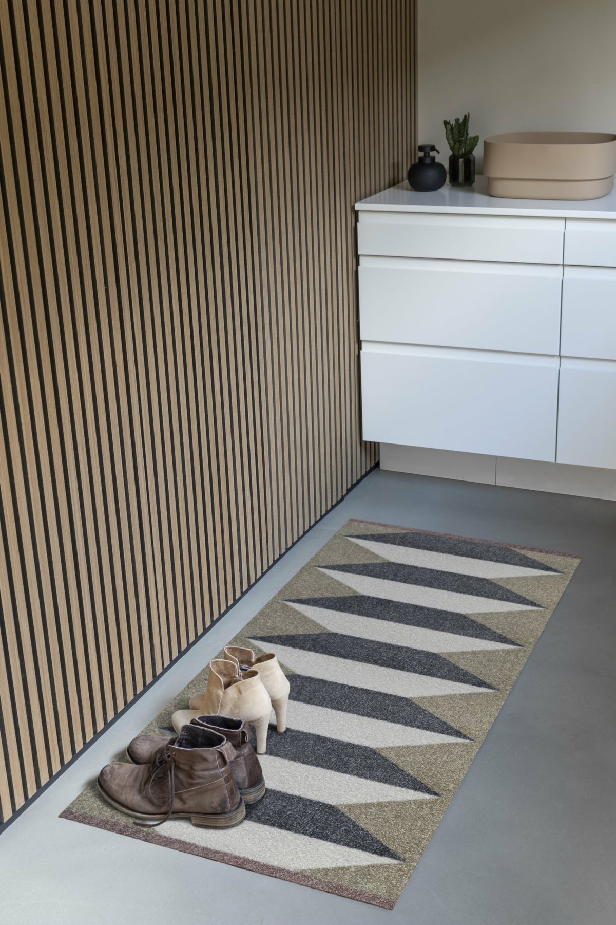 Tapis en nylon marron 150x70 cm Accordion - Mette Ditmer - The Cool Republic