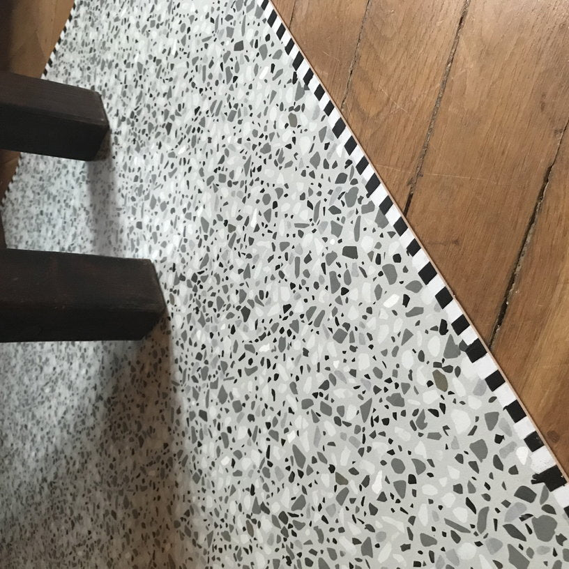 Tapis en vinyle gris 140x70 cm Terrazzo - Edito - The Cool Republic