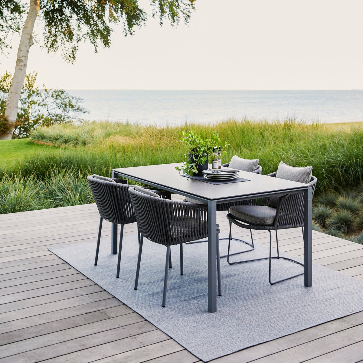 Tapis gris 240x170 cm Dot - Cane-Line - The Cool Republic