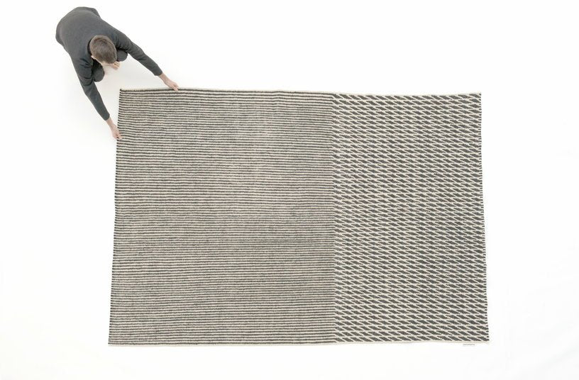 Tapis kilim en laine noir 300x400 Blur - Nanimarquina - The Cool Republic