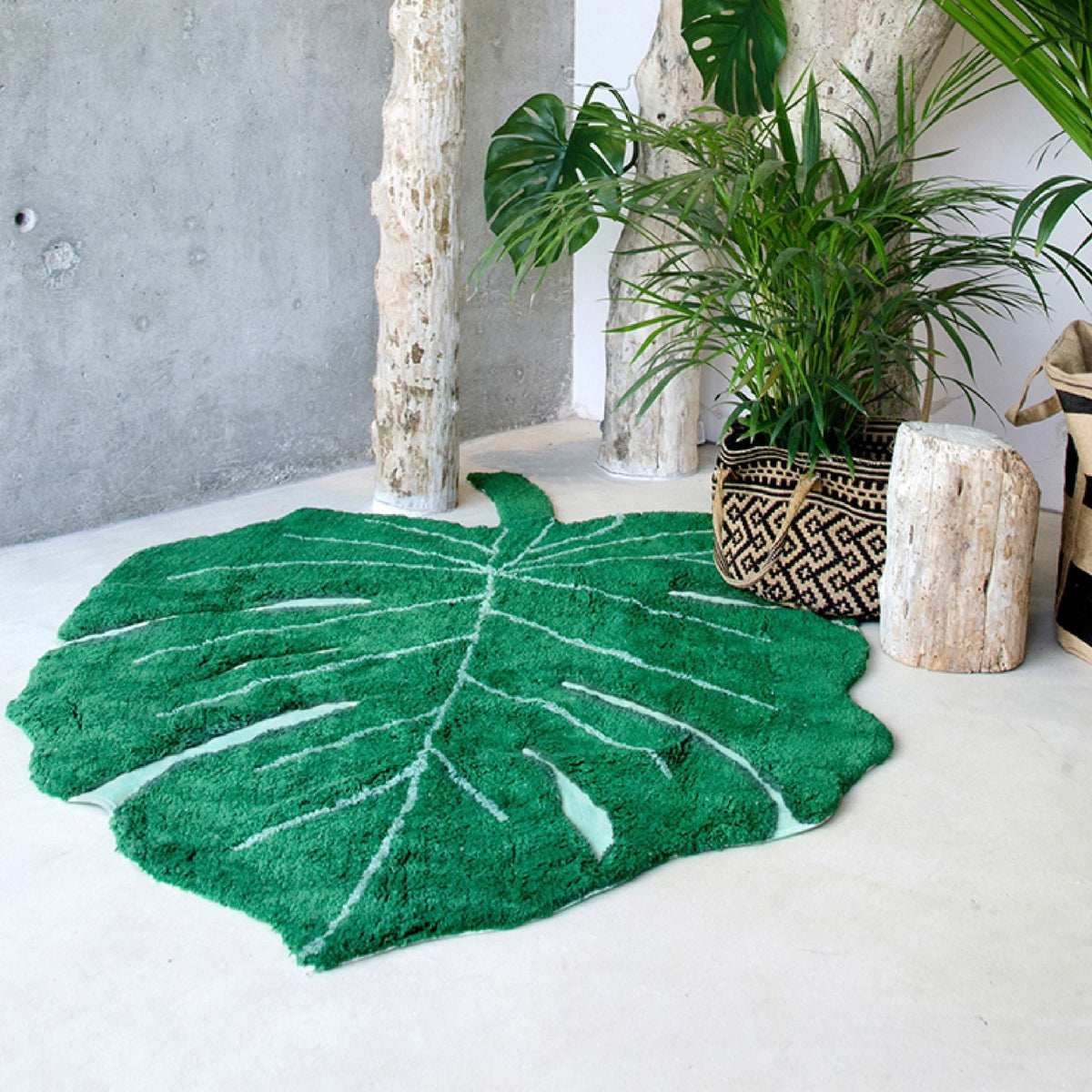 Tapis lavable feuille 120x180 cm Monstera - Lorena Canals - The Cool Republic