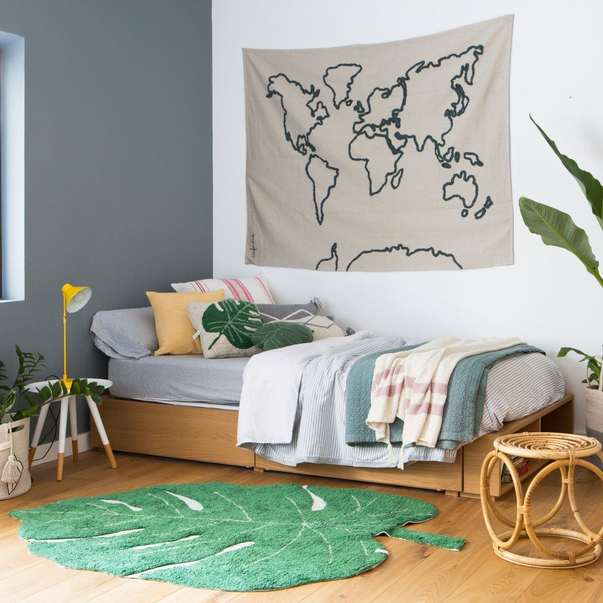 Tapis lavable feuille 120x180 cm Monstera - Lorena Canals - The Cool Republic