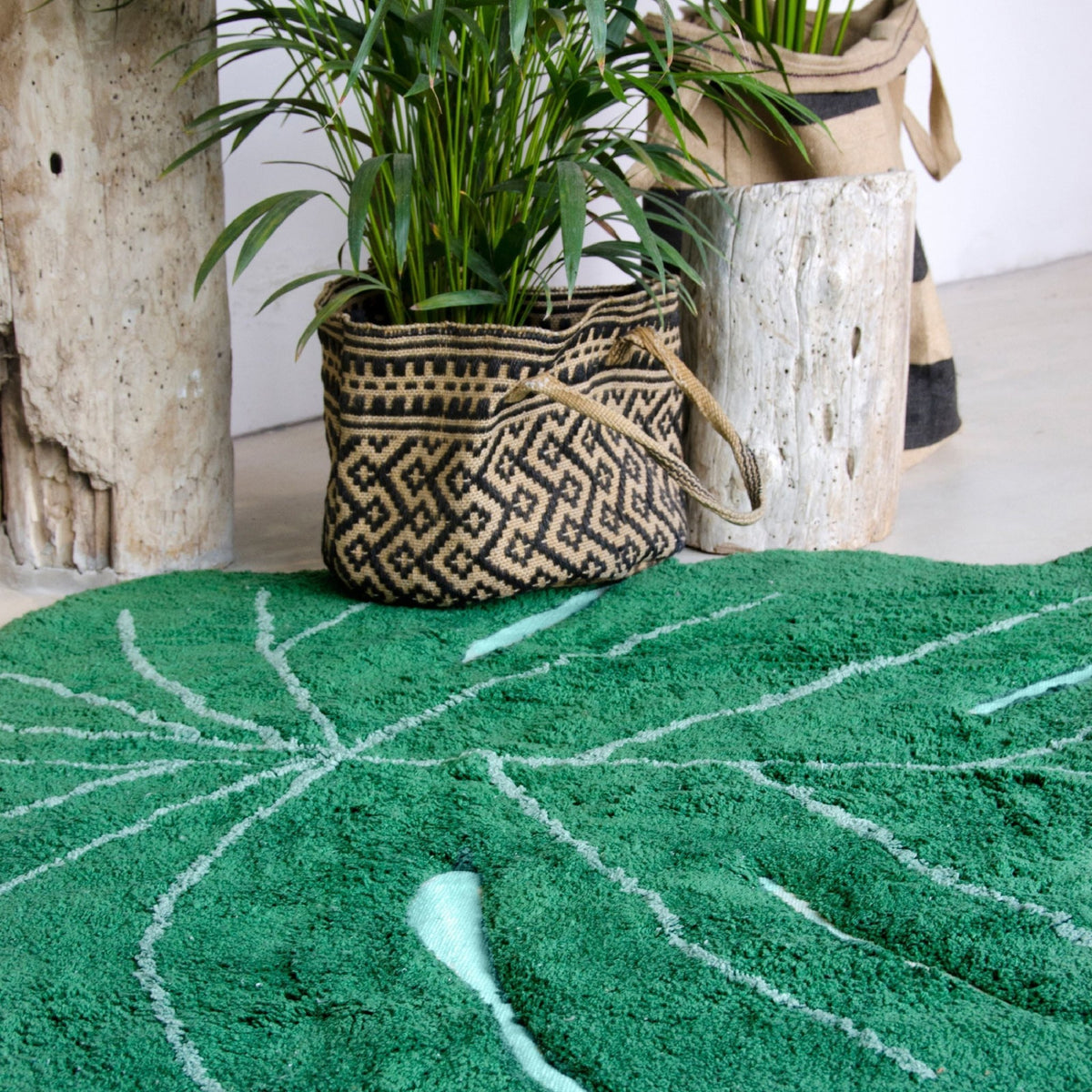 Tapis lavable feuille 120x180 cm Monstera - Lorena Canals - The Cool Republic