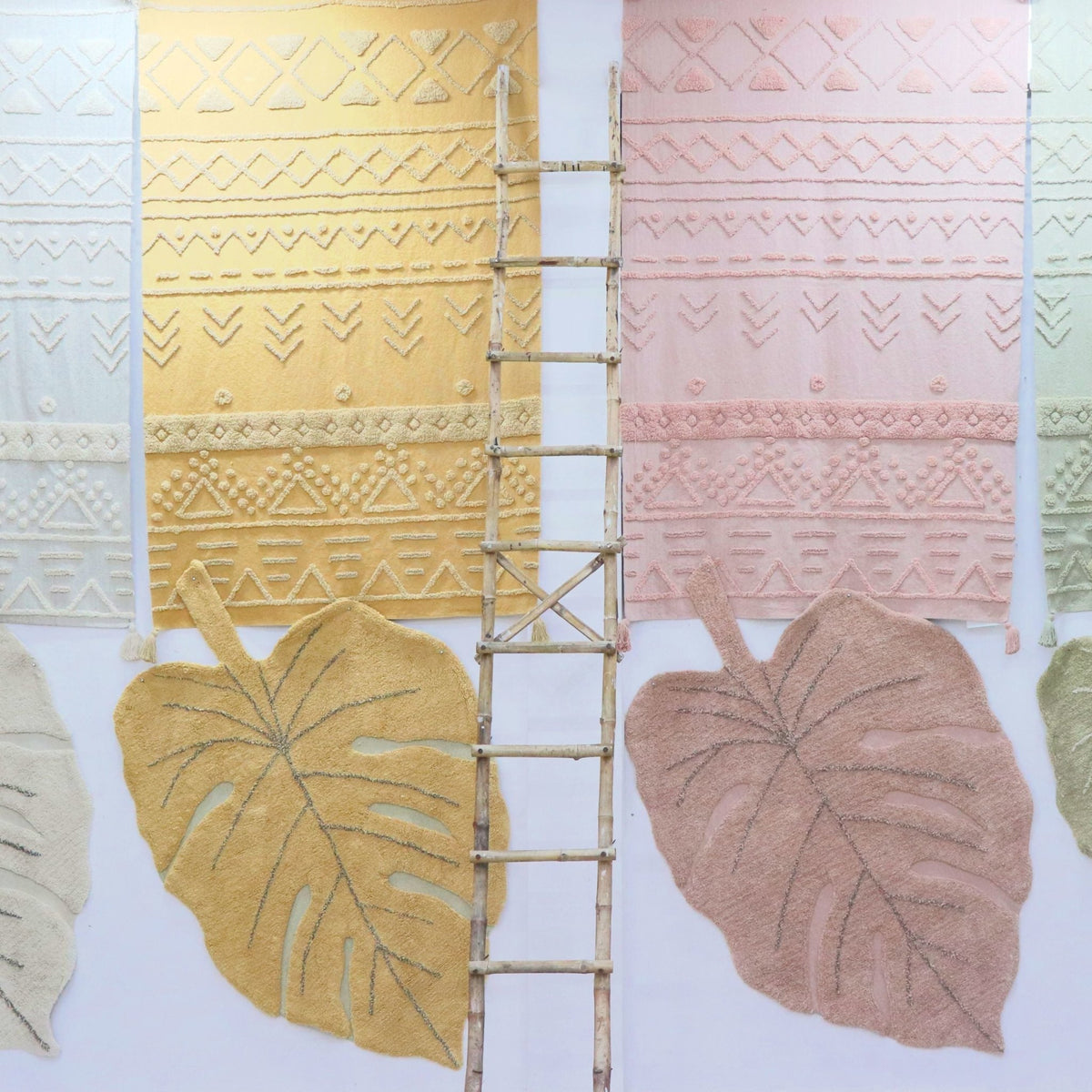 Tapis lavable jaune feuille 180x120 cm - Lorena Canals - The Cool Republic