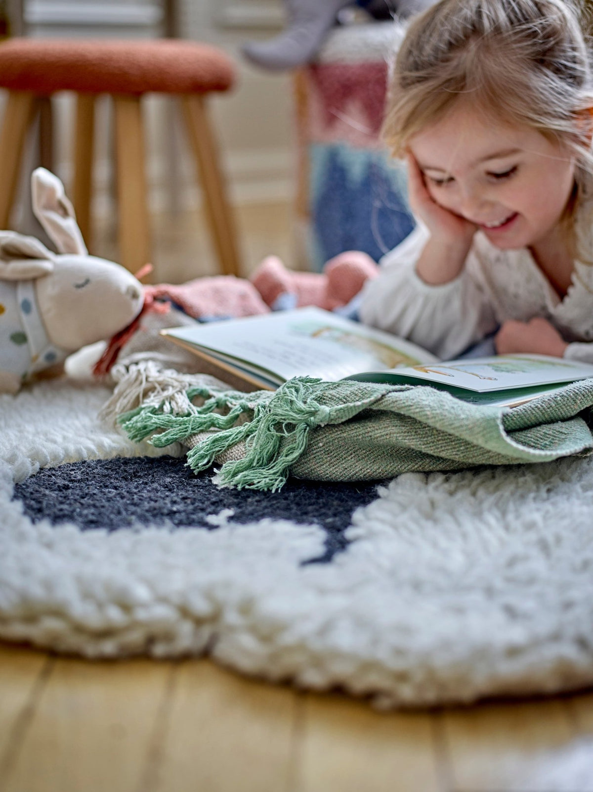 Tapis mouton en laine banc et noir Dolly - Bloomingville Mini - The Cool Republic
