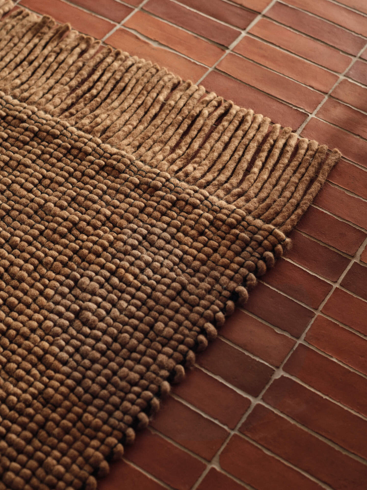 Tapis rectangulaire en laine et coton marron et noir 200 x 300 cm Udo - Ferm Living - The Cool Republic