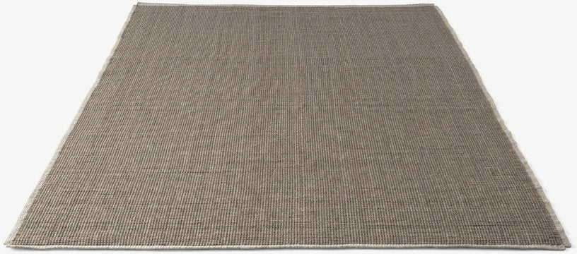 Tapis rectangulaire en laine et polyester recyclé camel 200x300 cm Rug SC85 - &tradition - The Cool Republic