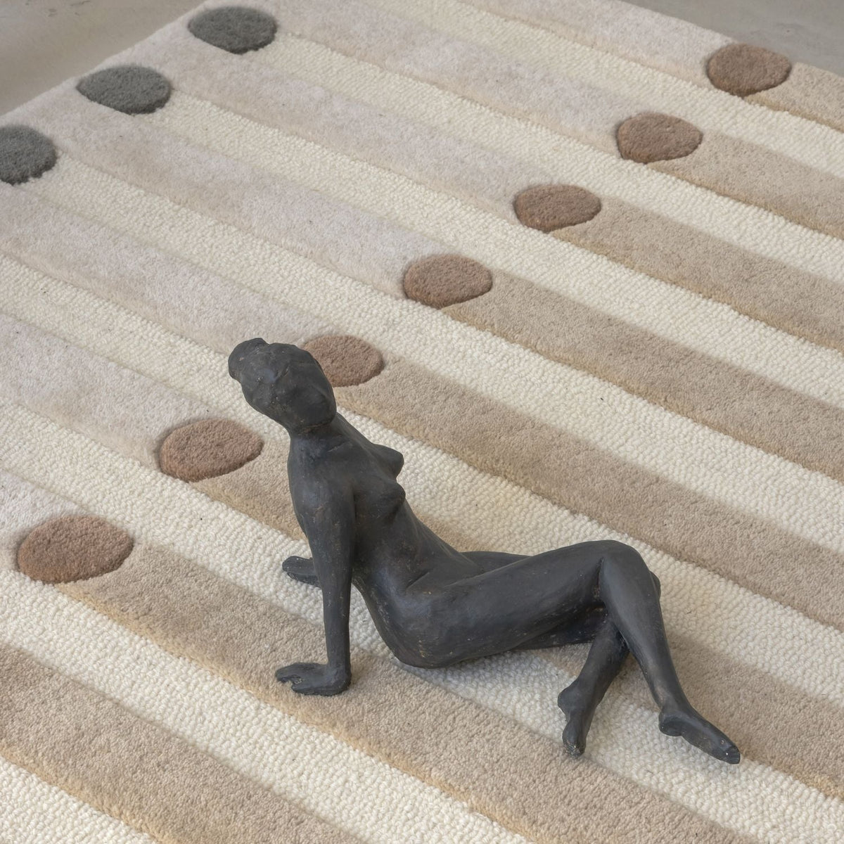 Tapis rectangulaire en laine tuftée beige 200x290cm Dott - Edito - The Cool Republic