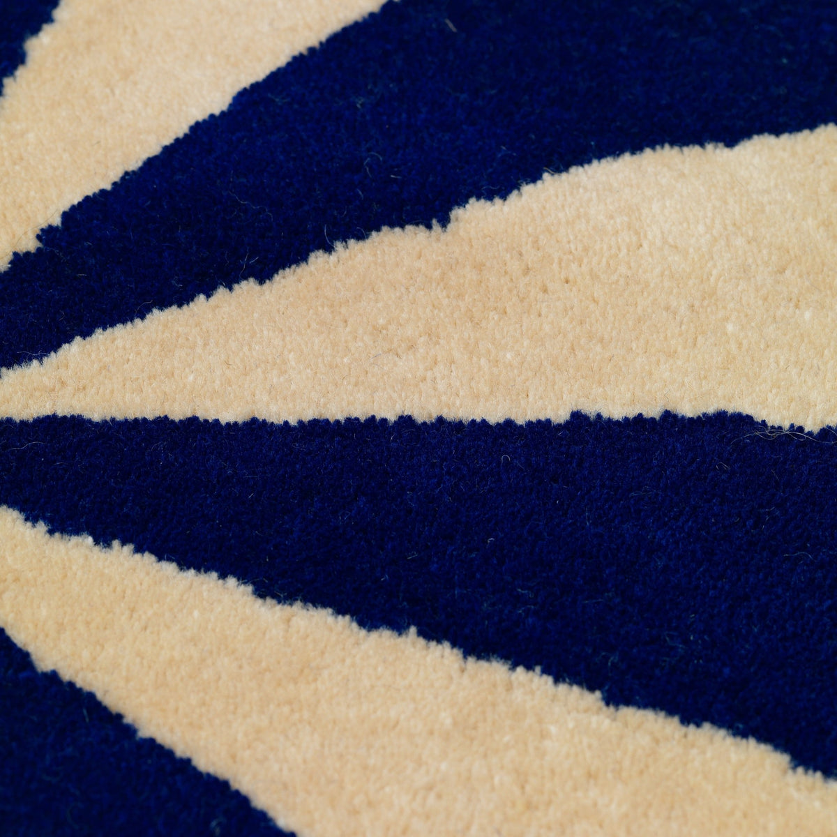 Tapis rond bleu et blanc 70 cm Arch - Ferm Living - The Cool Republic