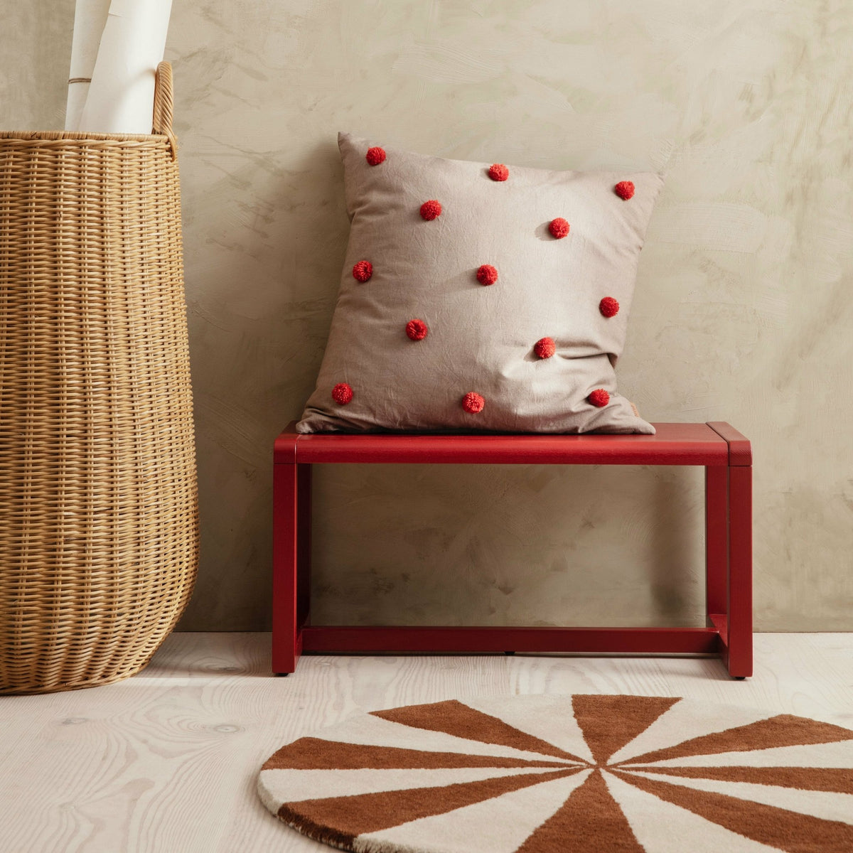 Tapis rond brique et blanc 70 cm Arch - Ferm Living - The Cool Republic