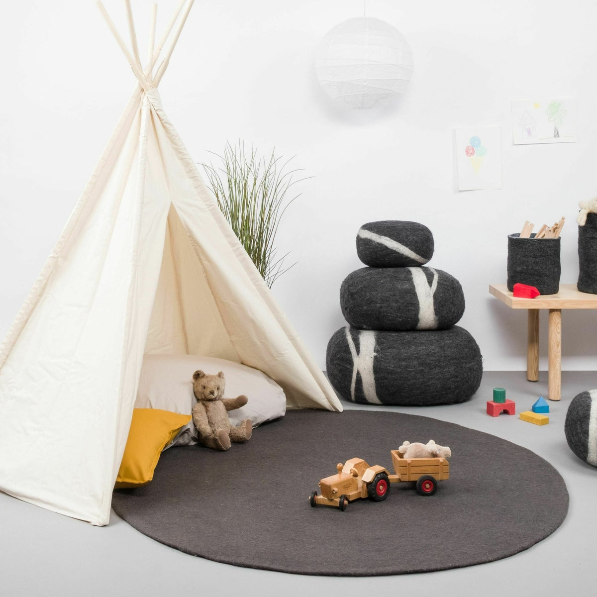 Tapis rond en laine anthracite 300 cm Kuno - myfelt - The Cool Republic