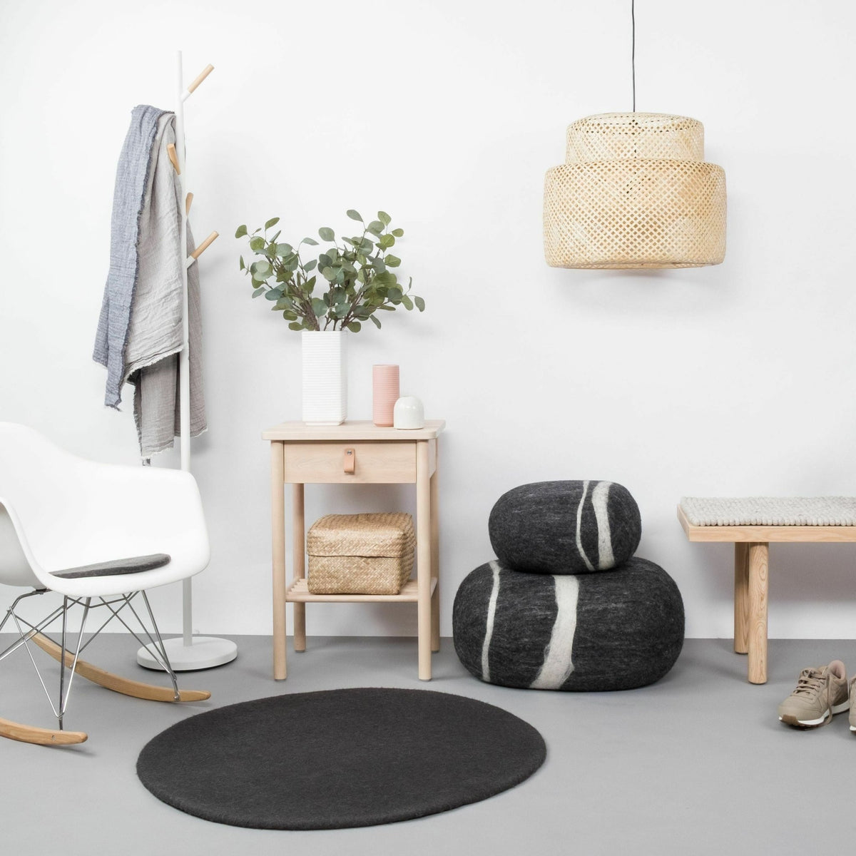 Tapis rond en laine anthracite 70 cm Kuno - myfelt - The Cool Republic