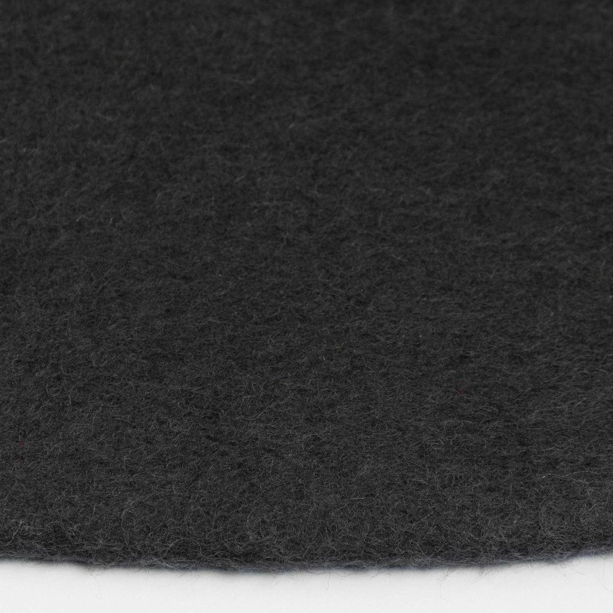 Tapis rond en laine anthracite 70 cm Kuno - myfelt - The Cool Republic