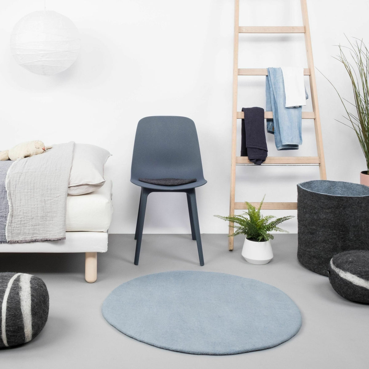 Tapis rond en laine bleu clair 180 cm Mia - myfelt - The Cool Republic