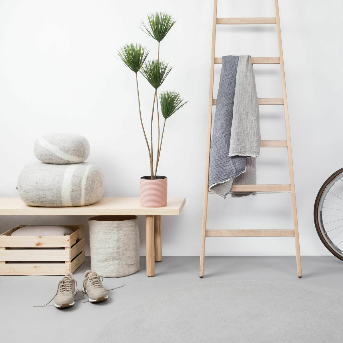 Tapis rond en laine gris 140 cm Luis - myfelt - The Cool Republic