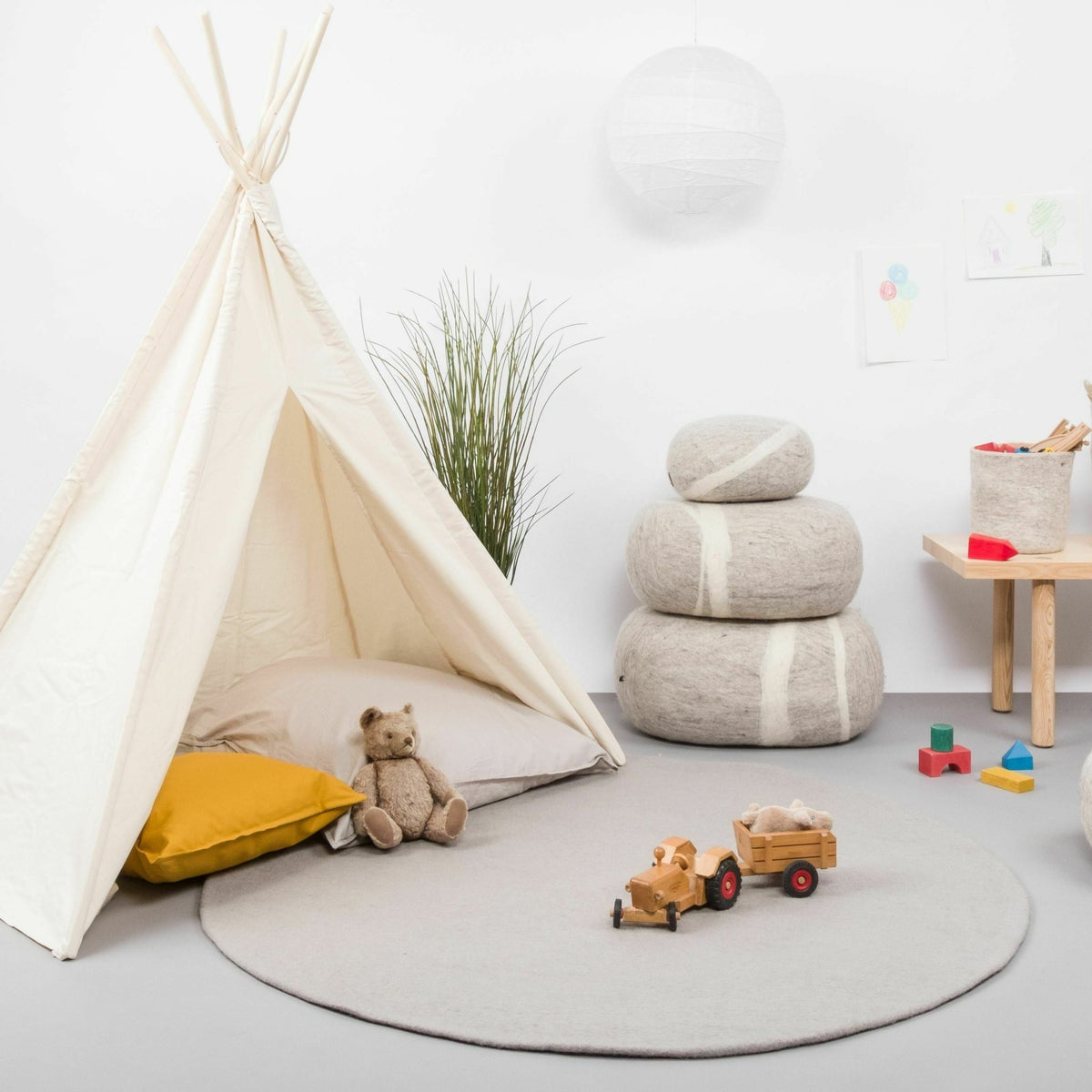 Tapis rond en laine gris 90 cm Luis - myfelt - The Cool Republic