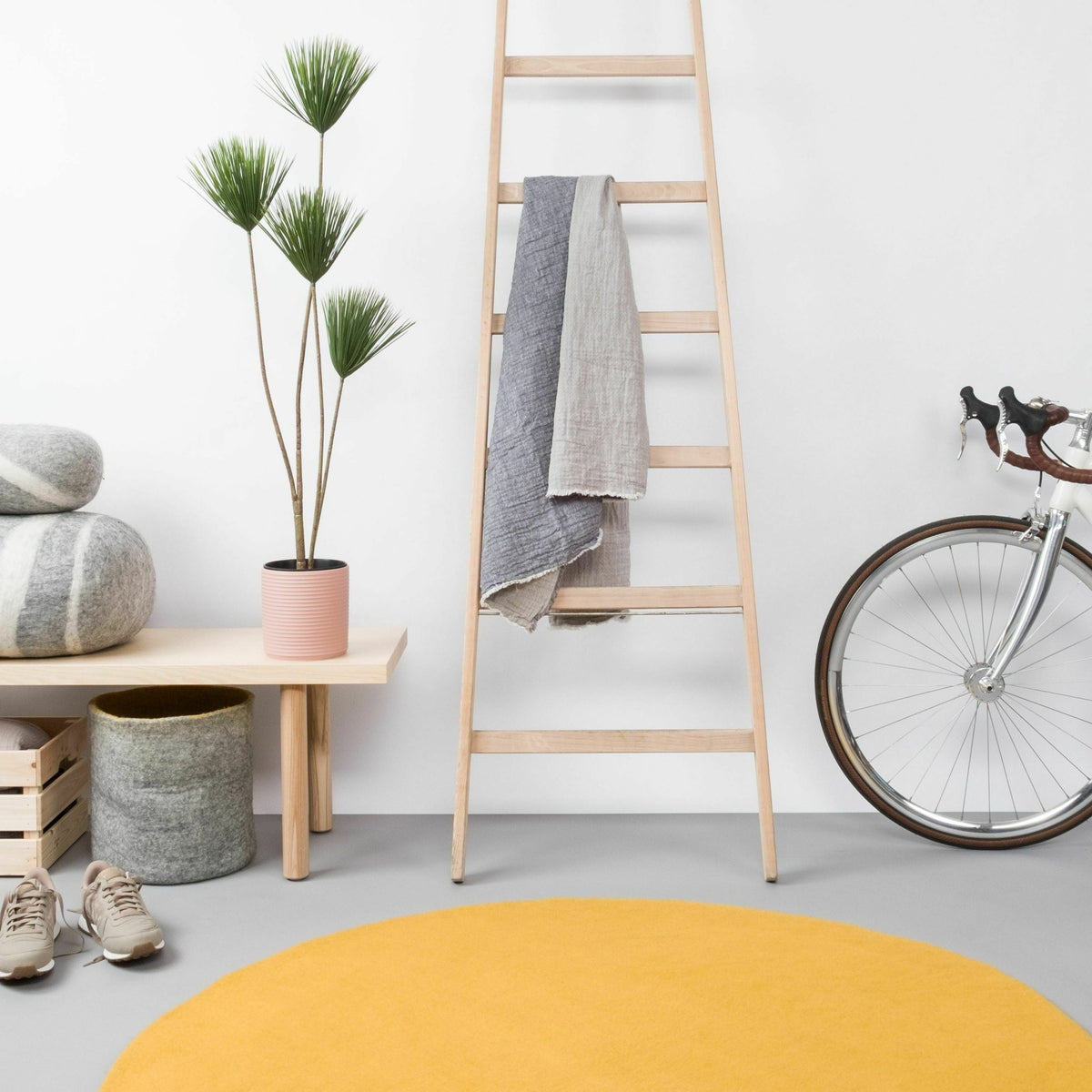Tapis rond en laine moutarde 70 cm Klara - myfelt - The Cool Republic