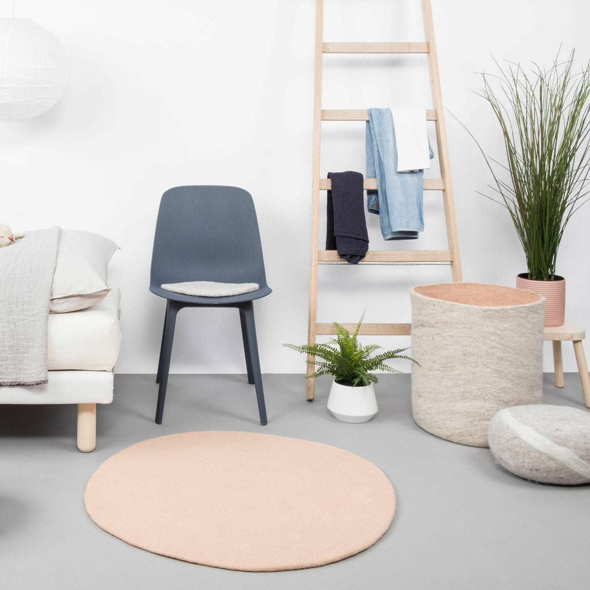 Tapis rond en laine rose 160 cm Merle - myfelt - The Cool Republic